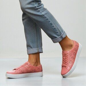 Issac Mizrahi Tamara Lace Up Perforated Floral Eyelet Platform Sneakers NIB NWT